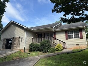 Building Photo - 119 N Clover Hill Ridge Rd