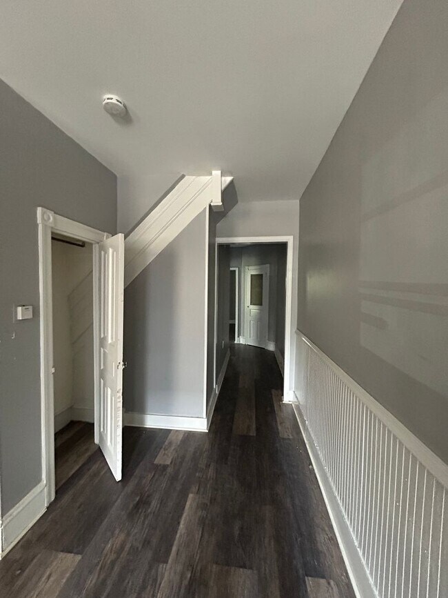 Foto del edificio - 5527 Ridge Ave