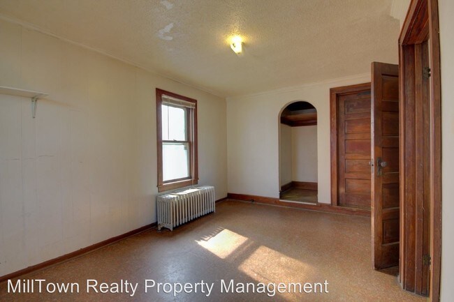 Building Photo - 1542 W 3rd St