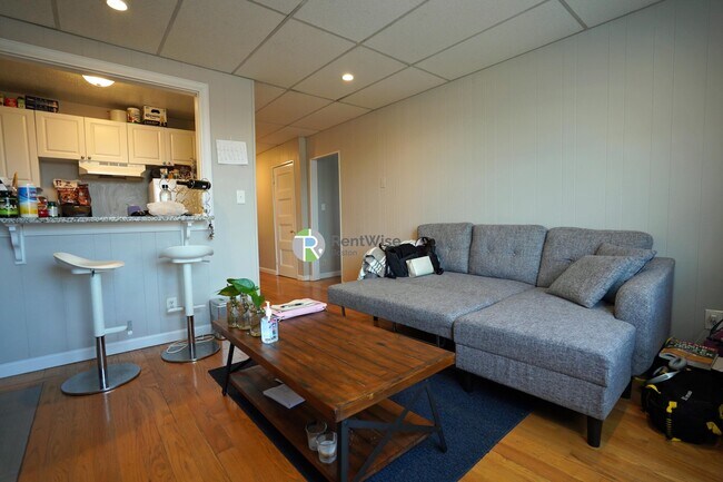 Foto del edificio - 1055 Beacon St