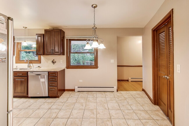 Building Photo - 933 Garden Ln