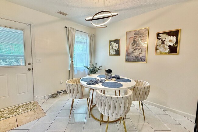 Foto del edificio - COMING JUNE 2026! (Pet Friendly)
