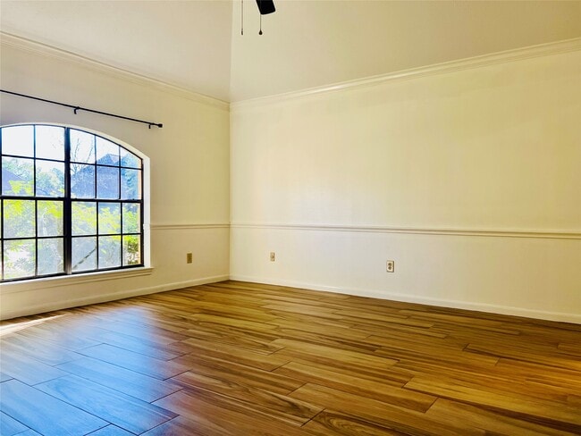 Building Photo - 14734 Charlmont Dr