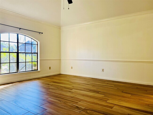 Foto del edificio - 14734 Charlmont Dr