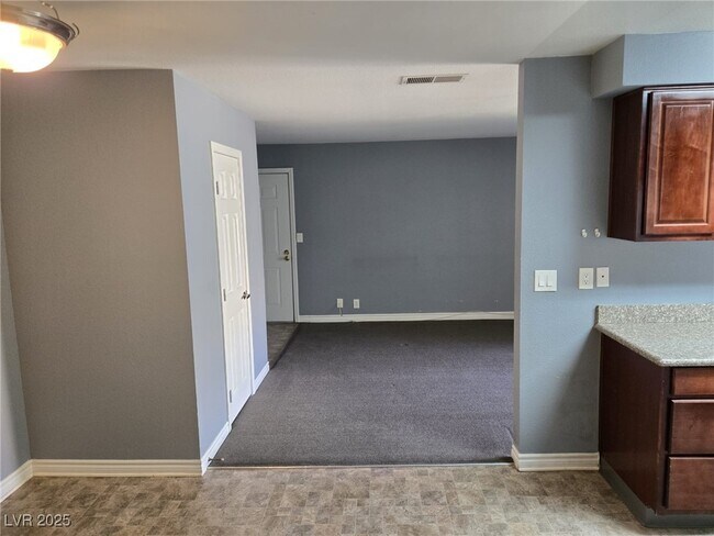 Building Photo - 5060 Indian River Dr