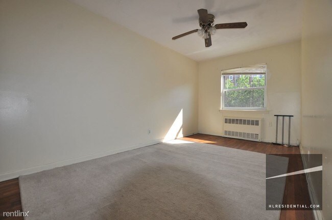 Building Photo - 724 E 79th St