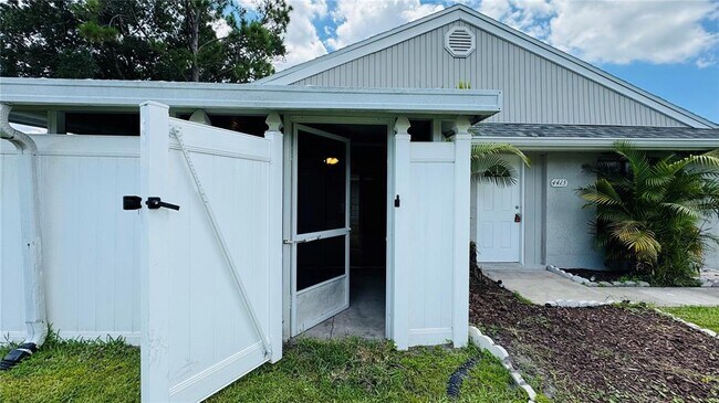 Foto del edificio - 4415 Pinebark Ave