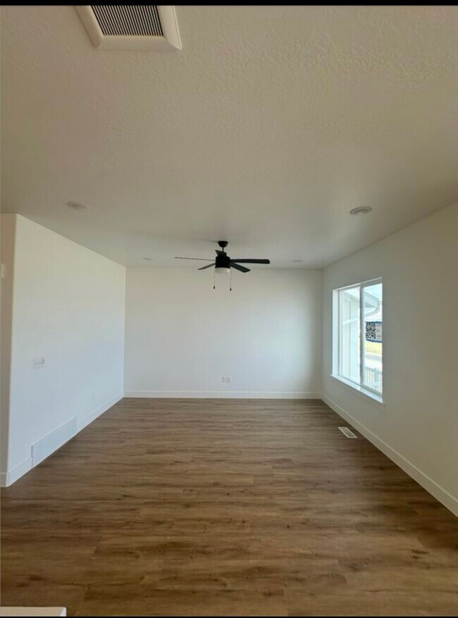 Foto del edificio - 2694 Blue Dawn Ln