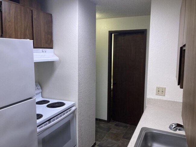 Building Photo - 2 bedroom in Seattle WA 98105