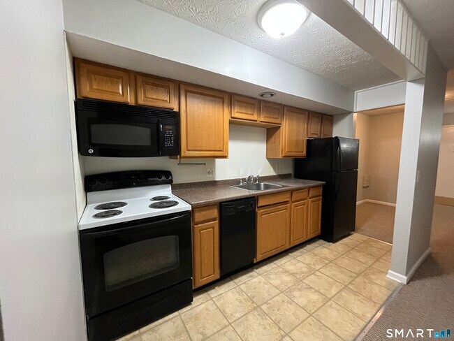 Foto del edificio - 105 Horse Pond Rd