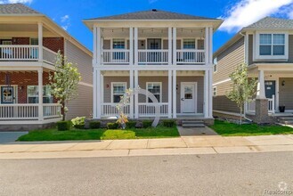 Building Photo - 171 Jotham Ave