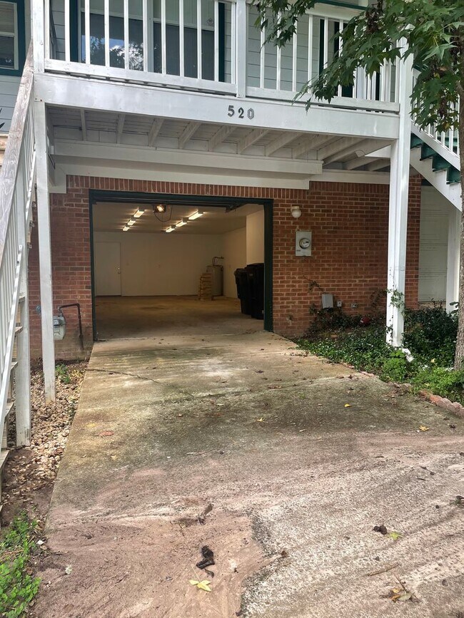 Building Photo - Huge 2/2.5 off Apalachee Parkway!
