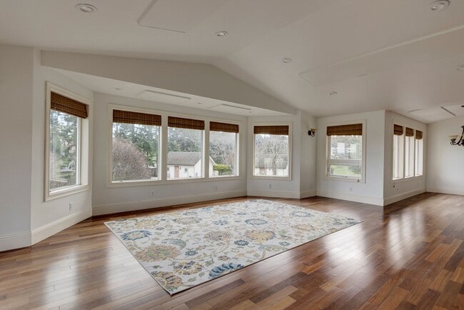 Building Photo - Charming Upper-Level Home with Water View – Walk to Downtown Coupeville