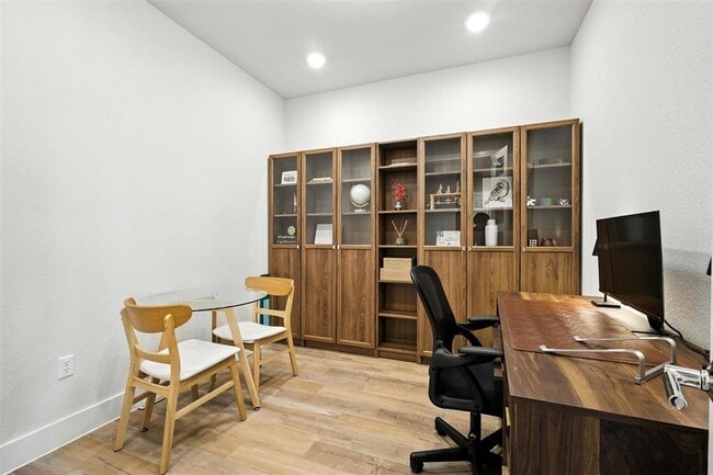 Building Photo - 7725 Boyd Hvn Dr