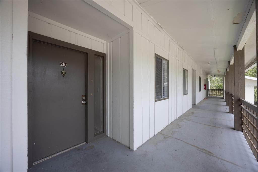 Primary Photo - 6519 W Newberry Rd