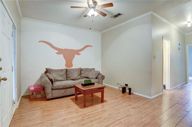 Foto del edificio - 704 W 21st St