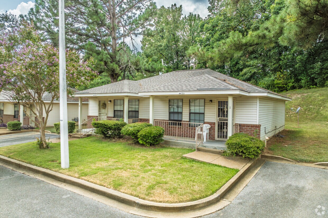 Foto del edificio - Westwood Manor Elderly Cottages