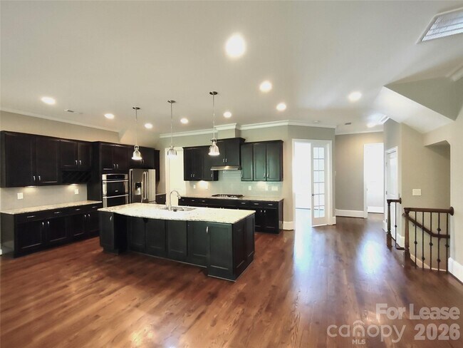 Foto del edificio - 6432 Fairway Row Ln
