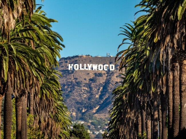 Ubicado en el centro de Hollywood. - 6669 De Longpre Ave