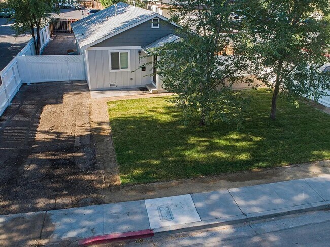 Building Photo - Updated Two bedroom with Large Fenced Yard