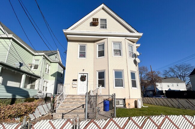 Building Photo - 138 Marsellus Pl