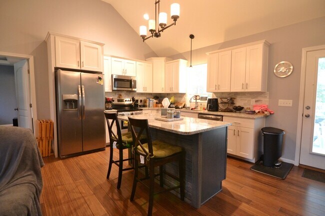 Building Photo - 139 Ridgeline Dr