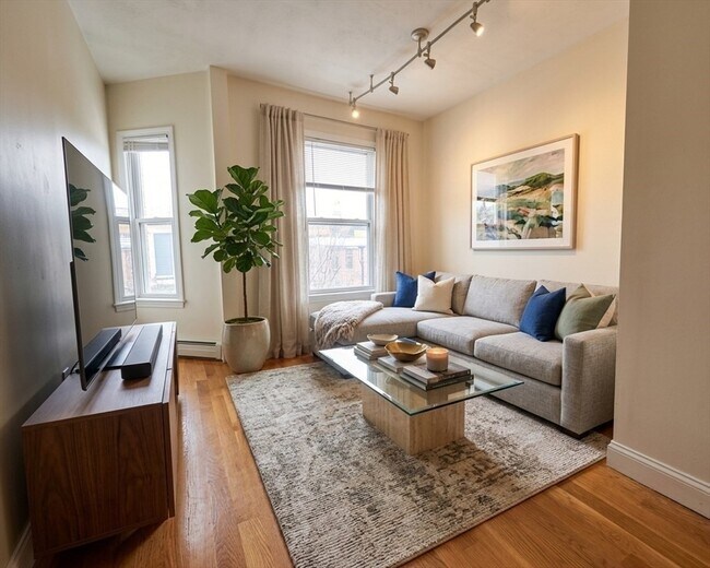 Foto del edificio - 359-361-361 Western Ave