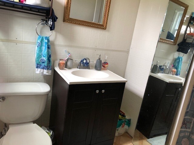 Bathroom - 2702 Niagara Falls Blvd