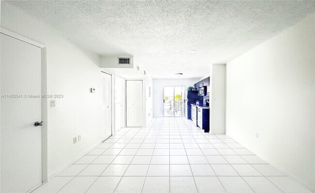 Foto del edificio - 2575 SW 27th Ave