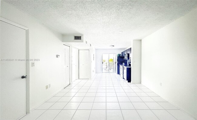 Building Photo - 2575 SW 27th Ave