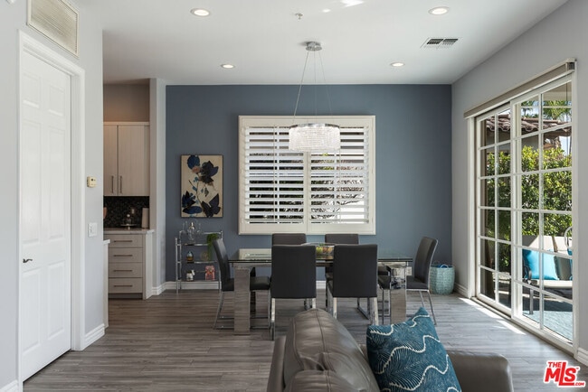 Foto del edificio - 546 N Indian Canyon Dr