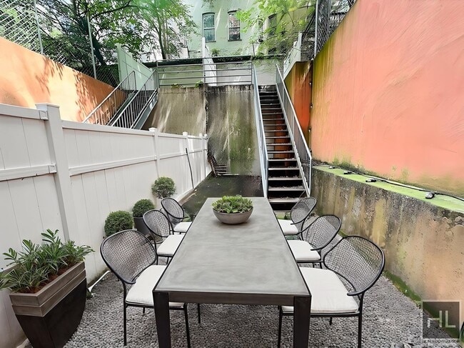 Building Photo - Luxury 1 Bedroom Duplex with Private Outdo...