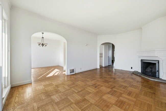 Building Photo - 685 47th Ave