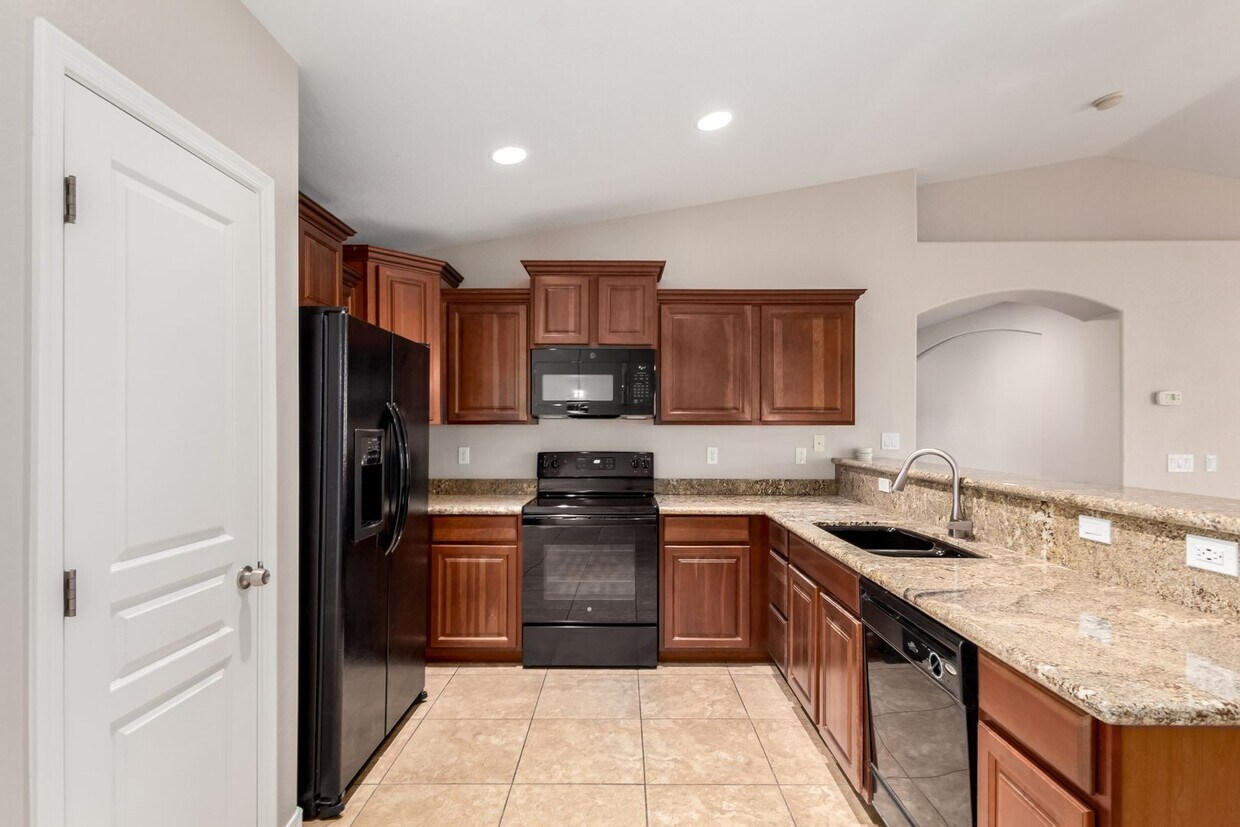 Foto principal - Spacious 3-Bedroom Home with Den in Gilbert!