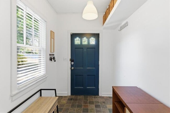 Foto del edificio - 693 Glenwood Ave SE