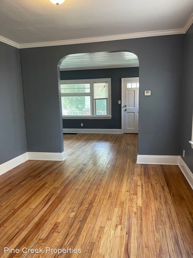 Building Photo - 4 br, 1 bath House - 19500 Pasnow Ave
