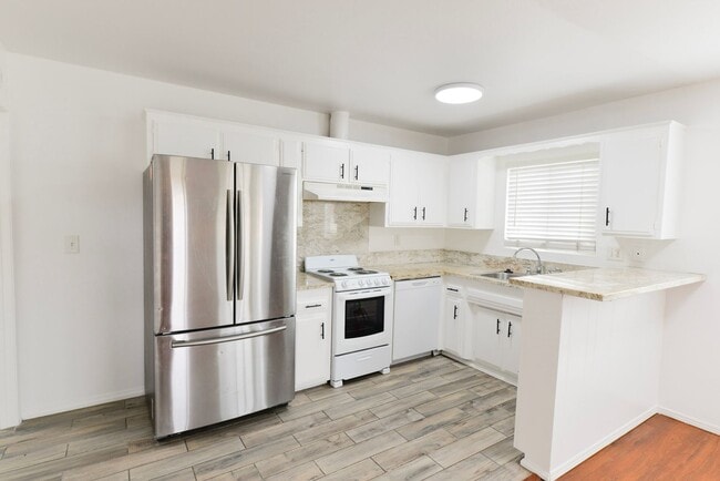 Building Photo - 1202 Buena Vista