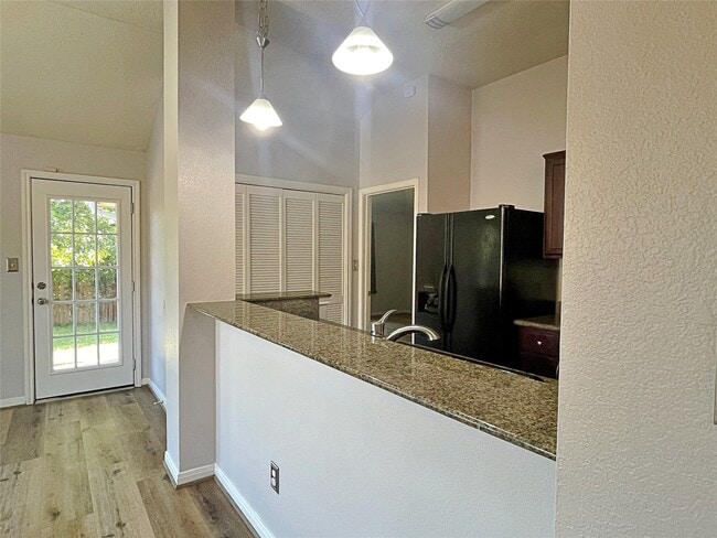 Building Photo - 305 Duprie Dr