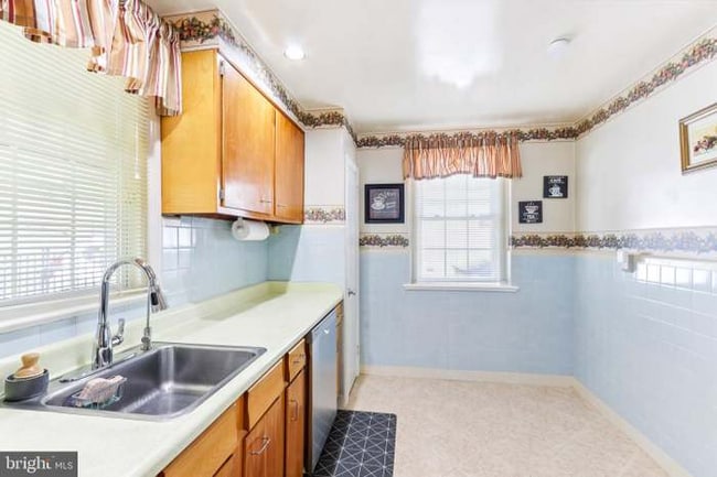 Building Photo - 9959 Ferndale St