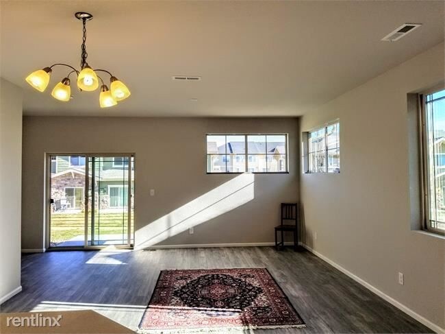 Foto del edificio - 9744 Dexter Ln