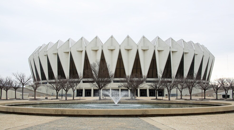 Picture of Coliseum Central Hampton