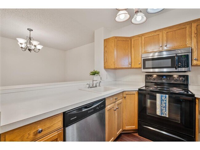 Foto del edificio - 425 Shelard Pkwy