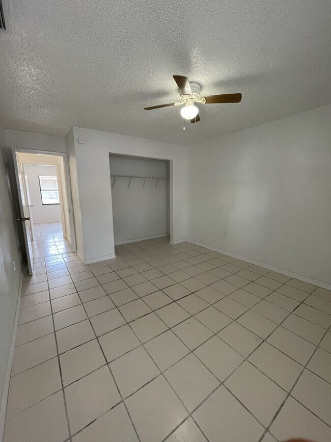 Foto del edificio - 727-729 Pineville Ln