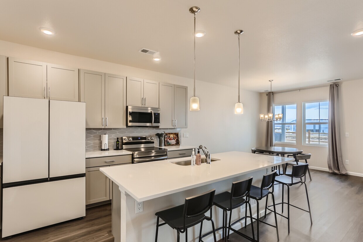 Foto principal - 10565 Paris St