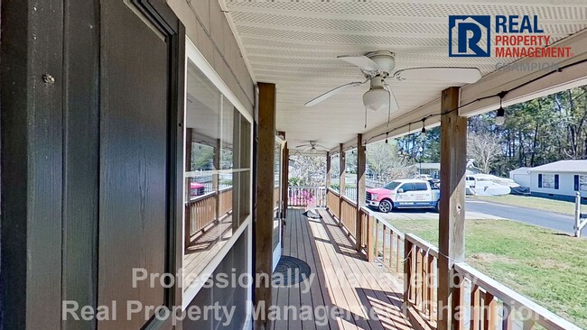 Building Photo - Charming Home in Quiet Neighborhood Near Monkey Junction