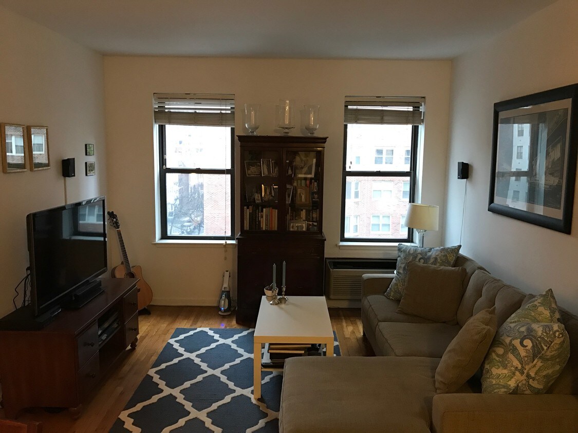 Primary Photo - 201 E 75th St