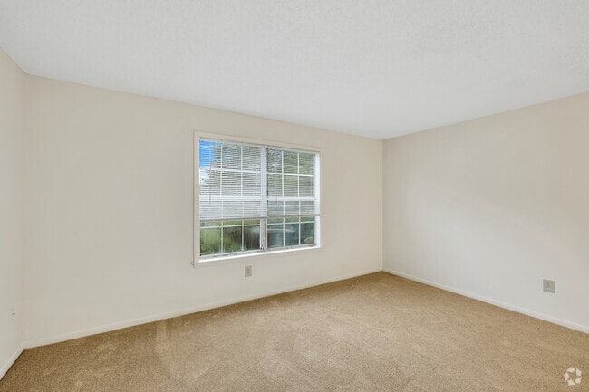 2BR, 2BA - 960SF - Living Room - Berkshire Apartments