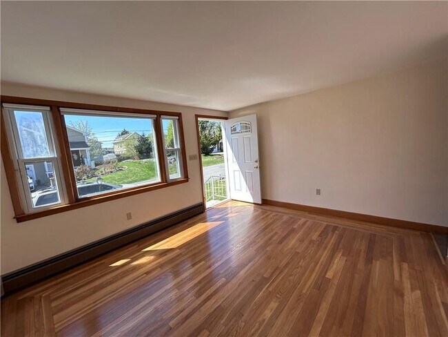 Foto del edificio - 9 Custer Ave