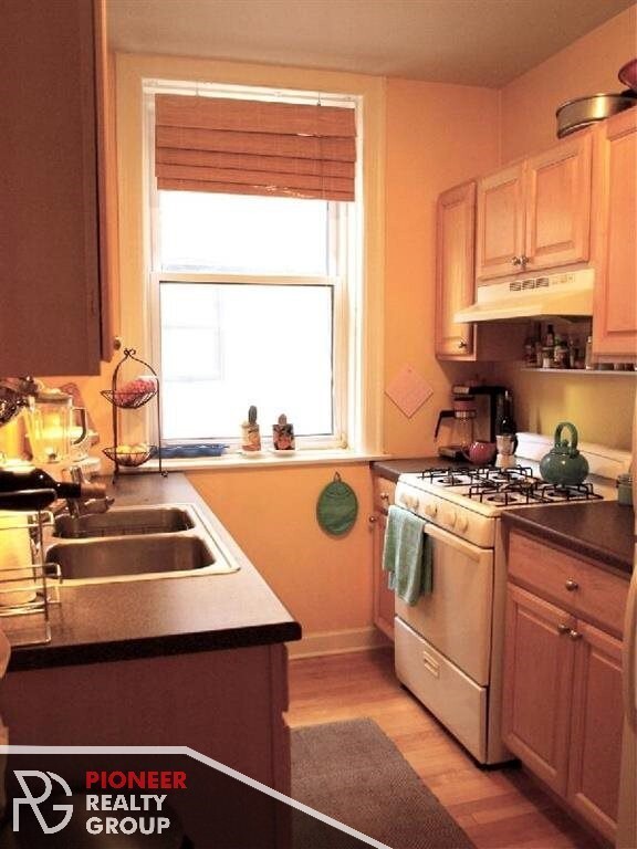 Foto del edificio - Updated 2 bed steps to Winnemac Park