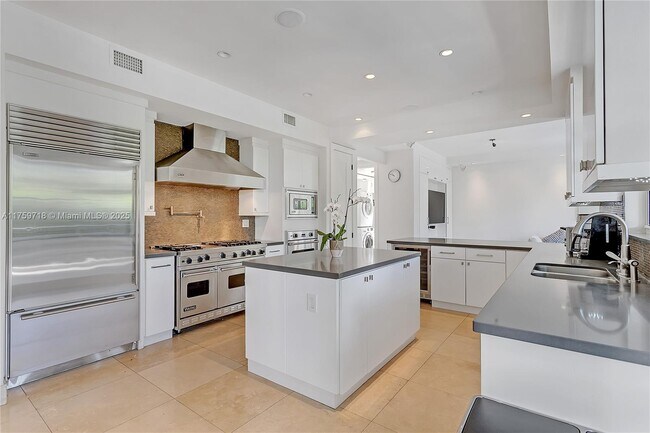 Foto del edificio - 350 Redwood Ln
